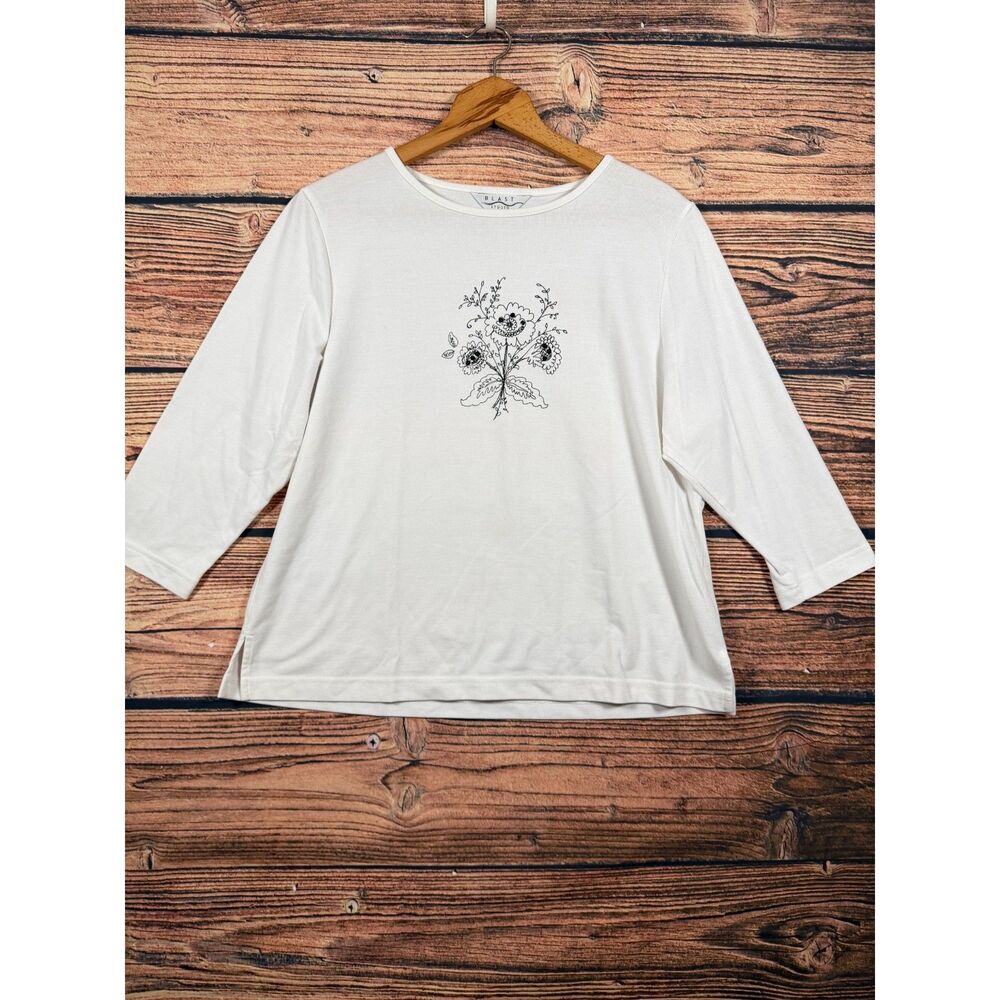 Blast Studio Women's Large White Floral Embellished 3/4 Sleeve Top 4729